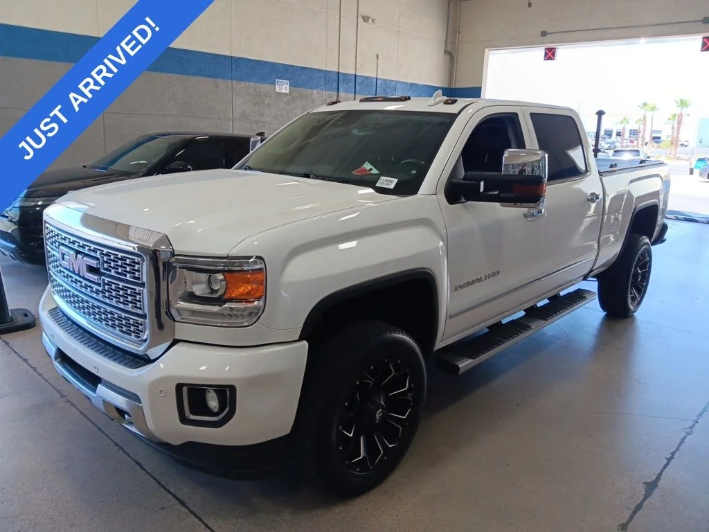 2018 GMC Sierra 4WD Crew Cab Standard Box Denali's photo