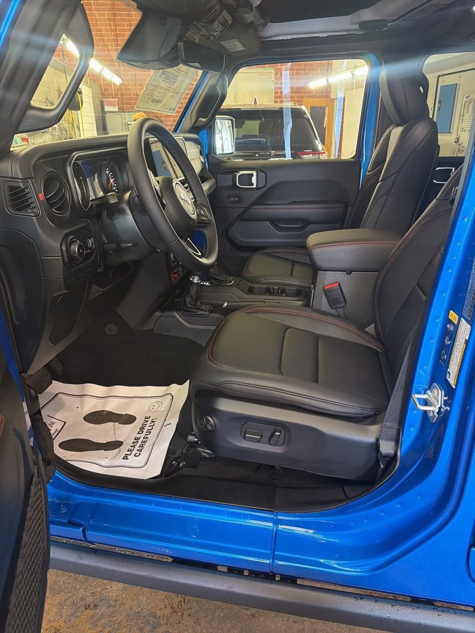 New 2026 Hydro Blue Pearl-Coat Exterior Paint Jeep Rubicon X image 13