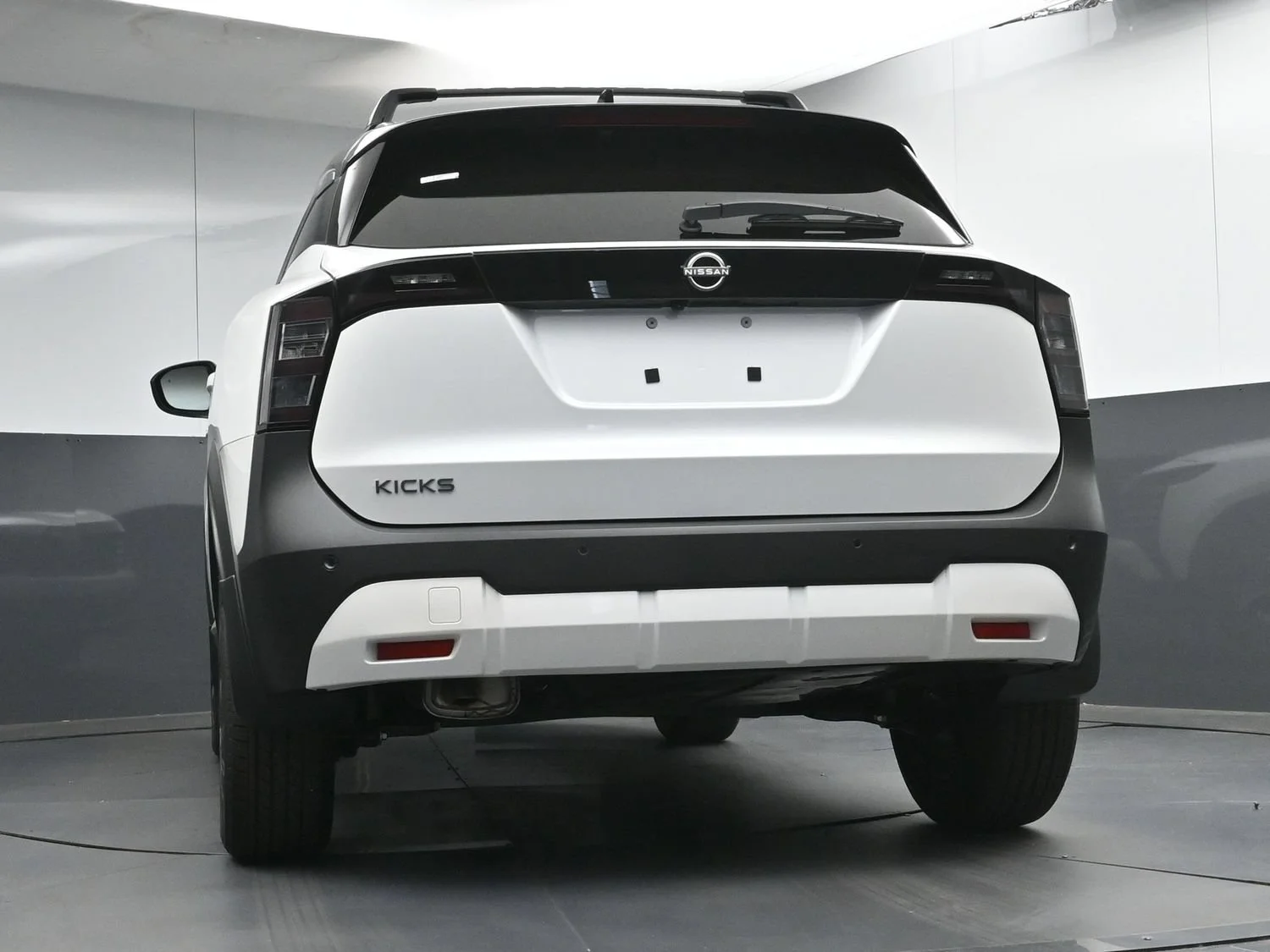 New 2026 Aspen White Tricoat/Super Black Nissan SV image 25