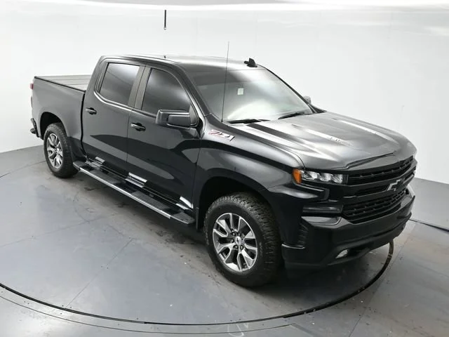 Used 2022 Mosaic Black Metallic Chevrolet RST image 30