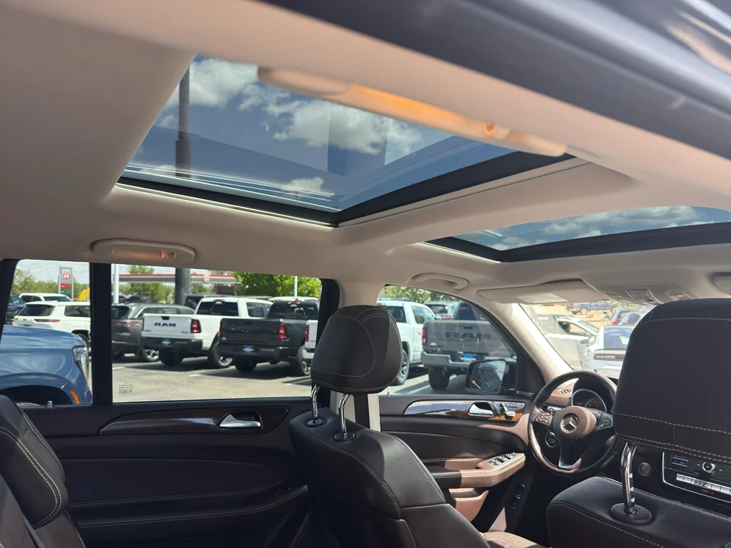 Used 2019 Black Mercedes-Benz 450 4MATIC® image 14