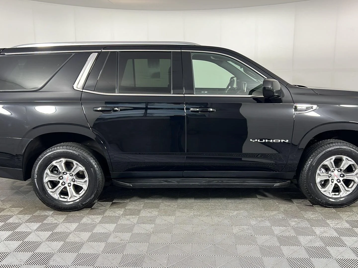 Used 2023 Onyx Black GMC SLE image 18