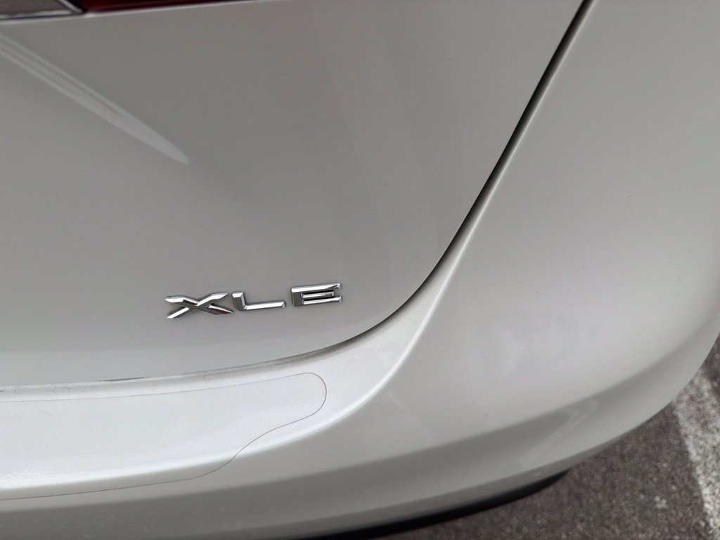 Used 2014 Blizzard Pearl Toyota XLE image 5