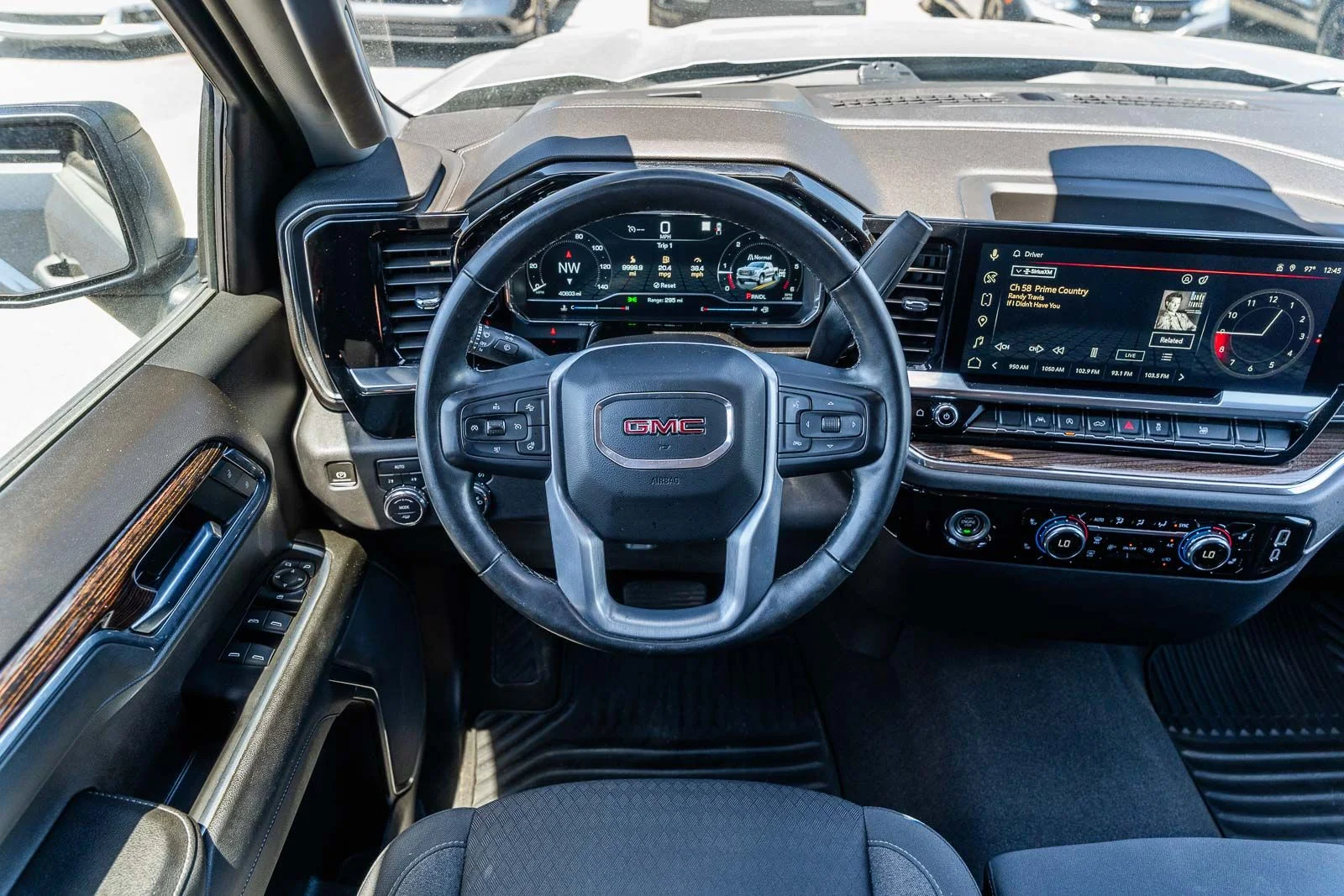 Used 2023 Silver GMC Elevation image 30
