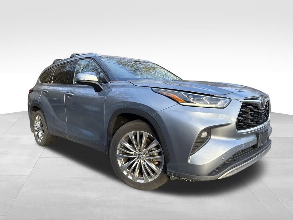 2022 Toyota Highlander Platinum