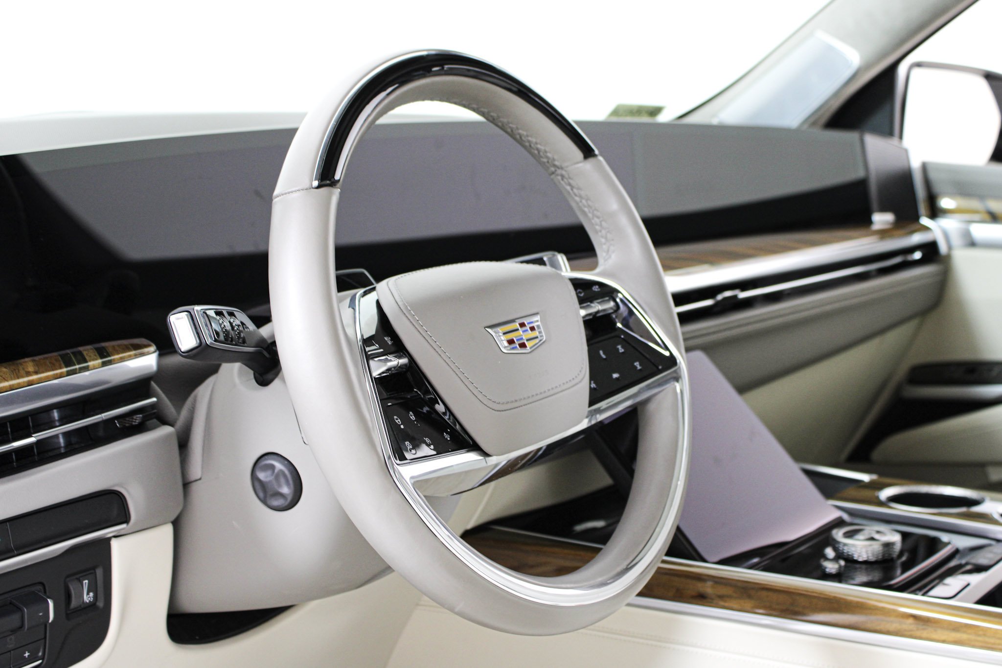 Used 2025 Crystal White Tricoat Cadillac Sport Platinum image 43