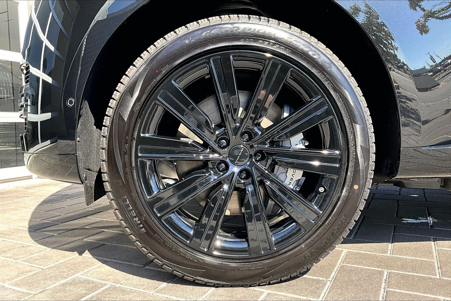 New 2026 Santorini Black Land Rover SE image 12