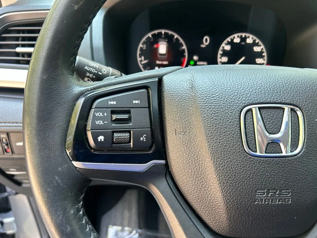 Used 2025 Black Honda EX-L image 21