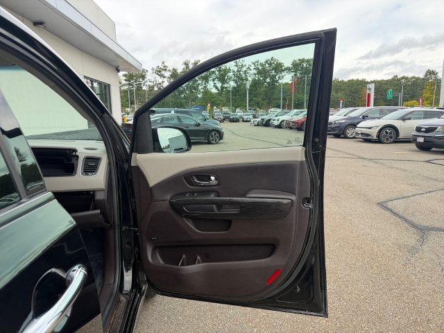 Used 2016 Black Kia SXL image 33