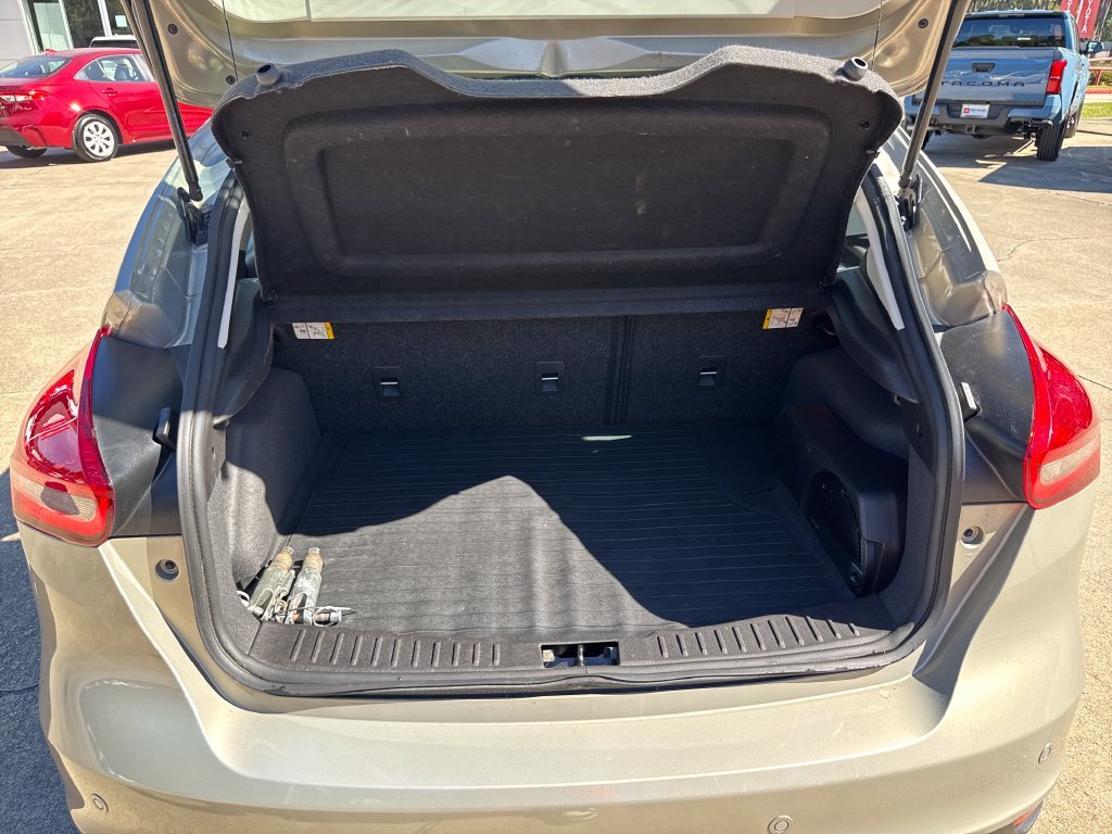 Used 2016  Ford Titanium image 32