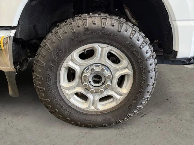 Certified Used 2025 Oxford White Ford XLT image 9