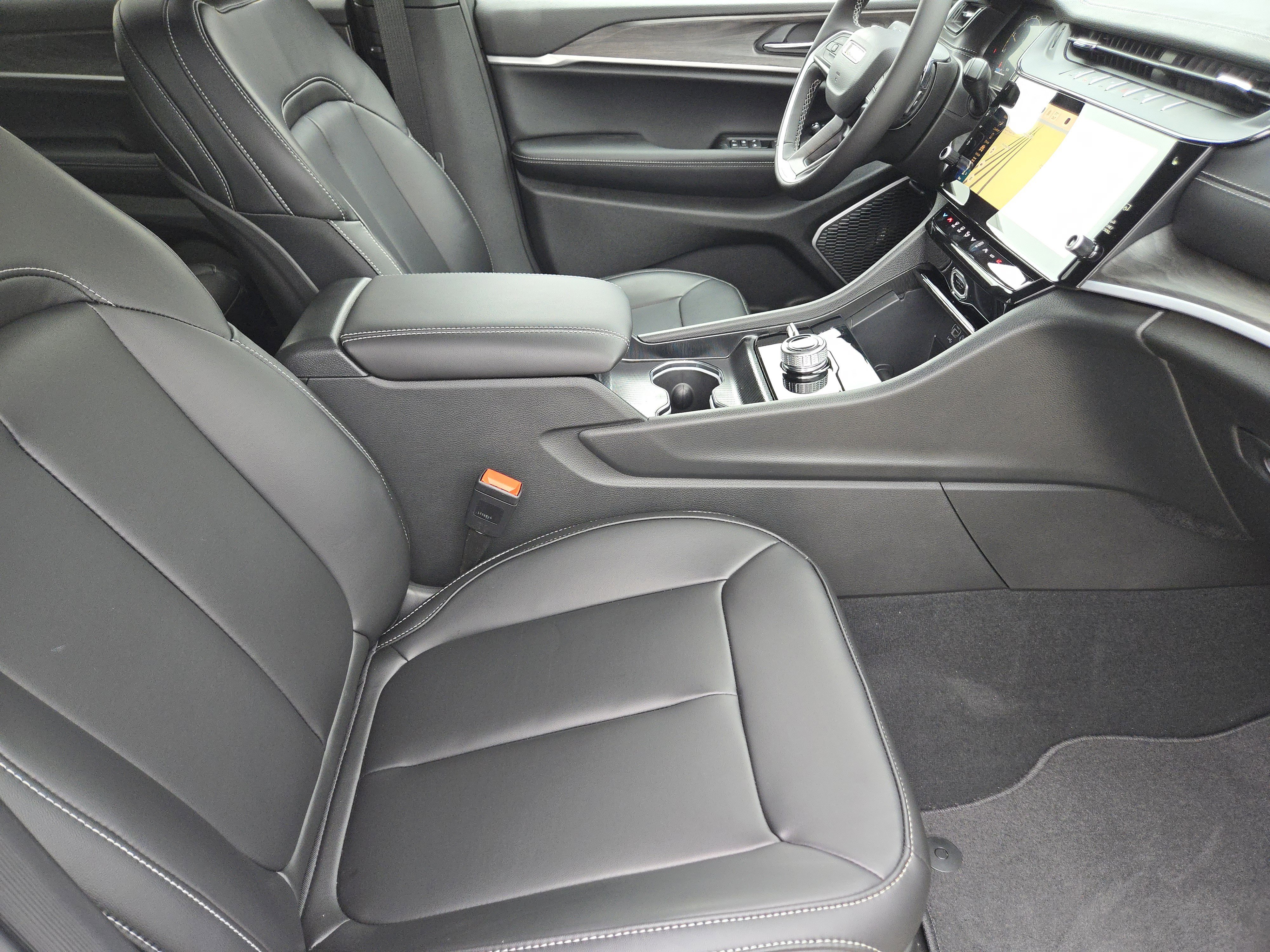 New 2026 Bright White Clear-Coat Exterior Paint Jeep Limited image 11