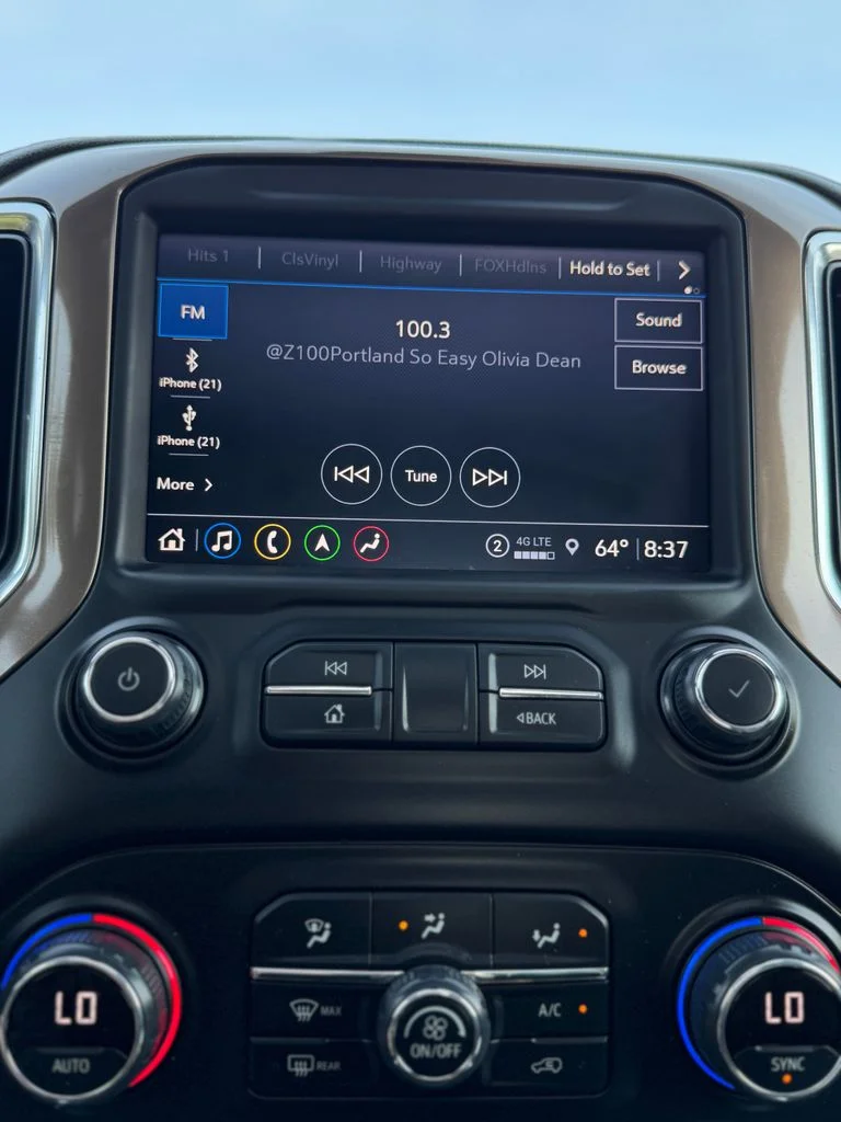 Used 2022 Silver Ice Metallic Chevrolet High Country image 19