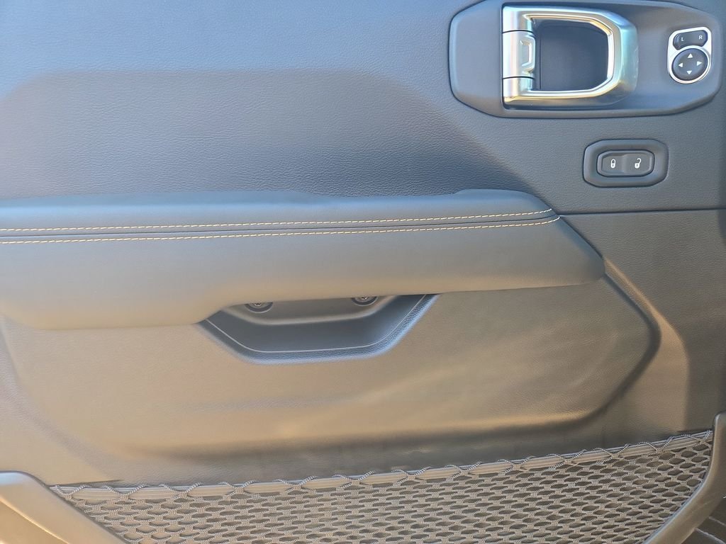 New 2025 Black Jeep Sport S image 15