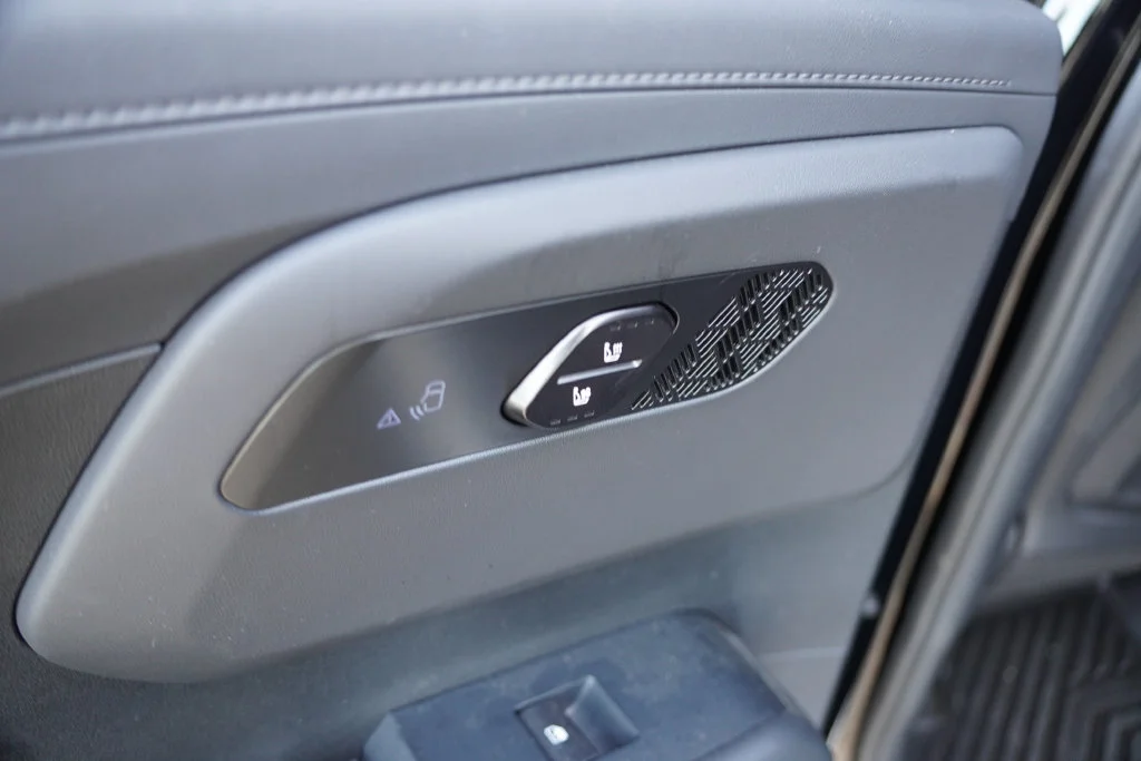 Used 2027 Ebony Black Kia X-Line SX-Prestige image 4