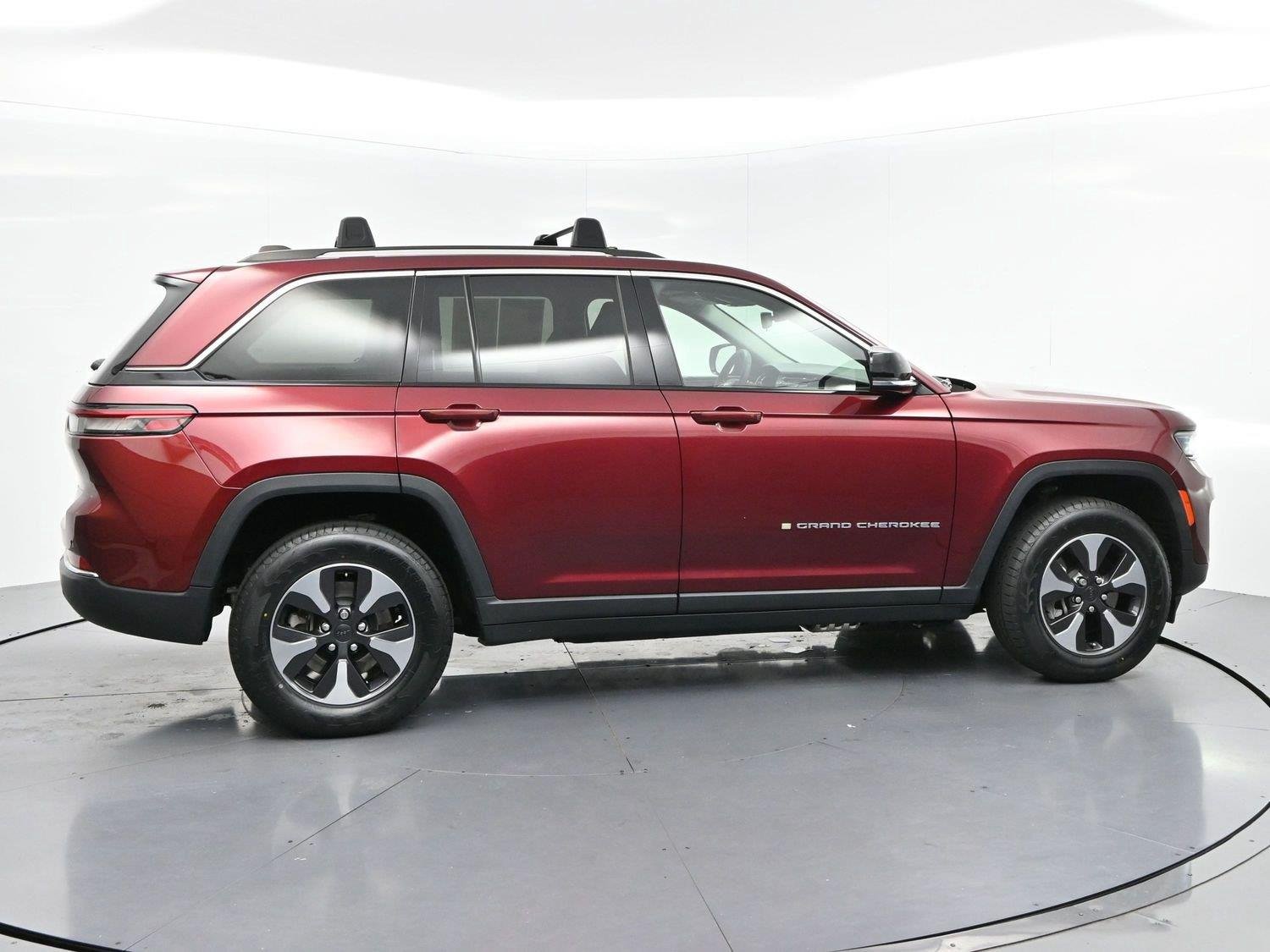 Used 2024 Red Jeep 4x4 image 7