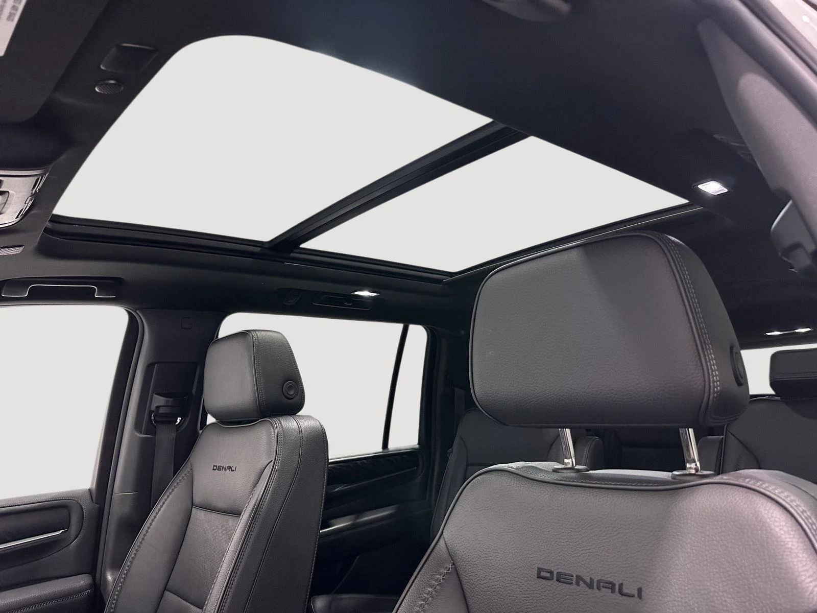 Used 2021 Summit White GMC Denali image 17