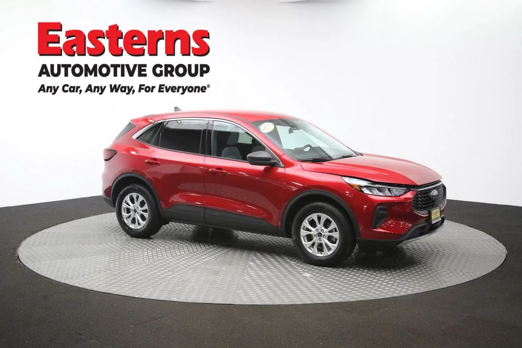Used 2023 Red Ford Active image 48