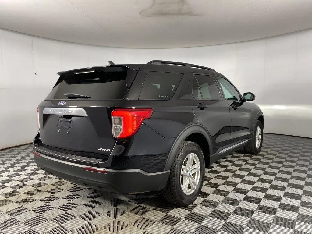 Used 2023 Black Metallic Ford XLT image 13