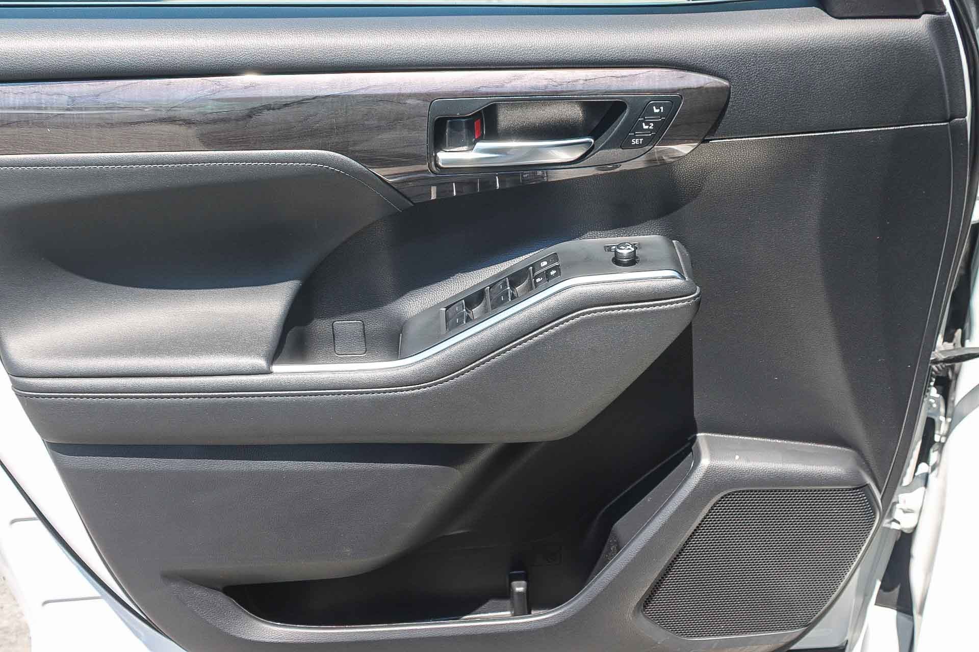 Used 2023 Wind Chill Pearl Toyota Limited image 21