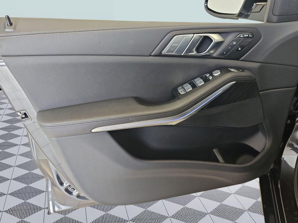 Used 2022 Dark Graphite Metallic BMW xDrive40i image 10
