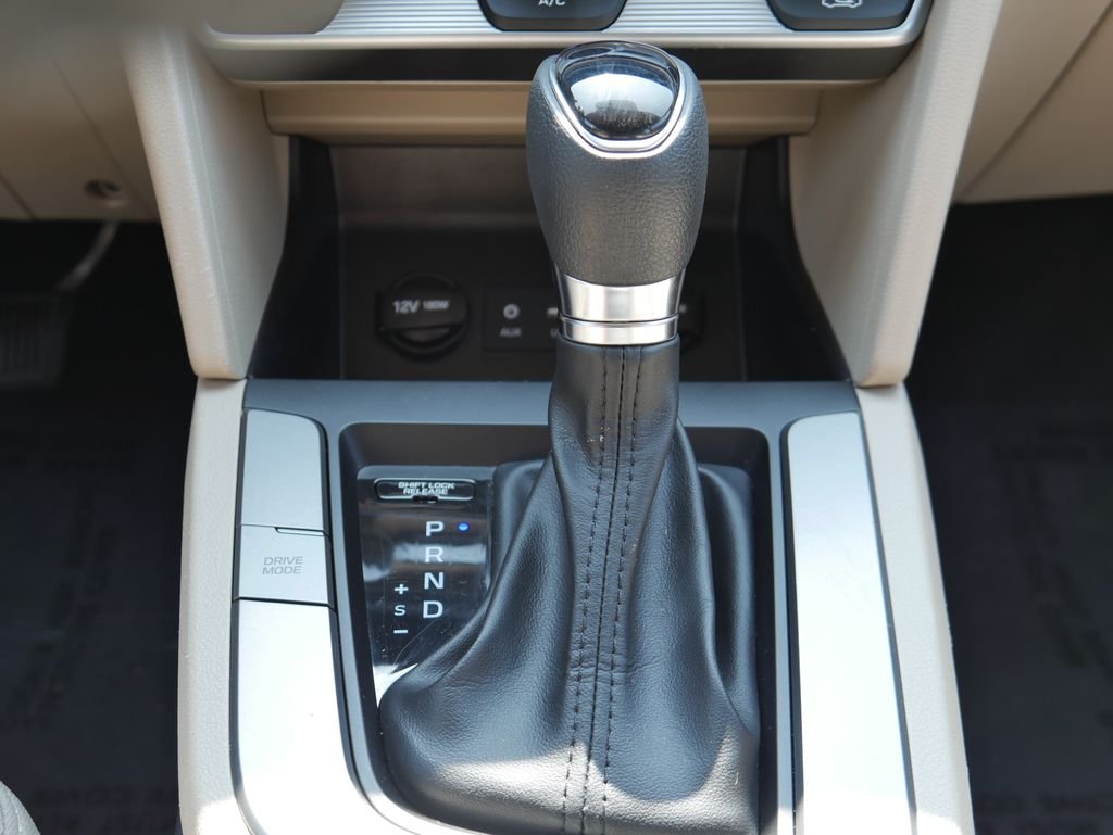 Used 2019 Red Hyundai SE image 21