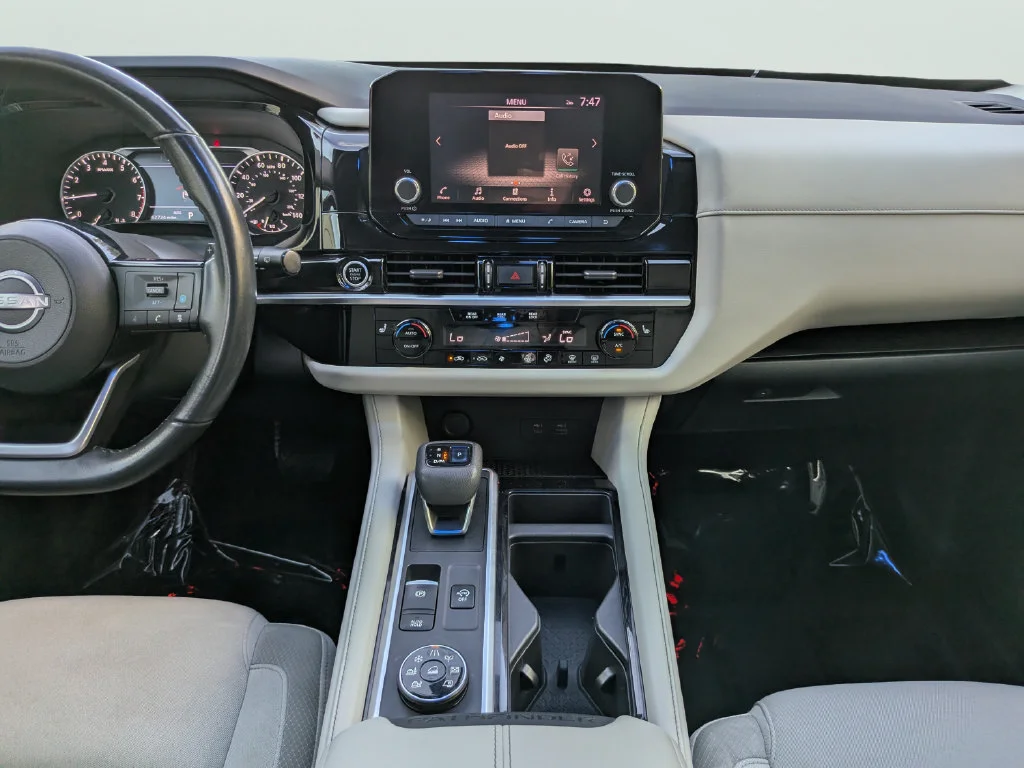 Used 2022 Gray Nissan SV image 15