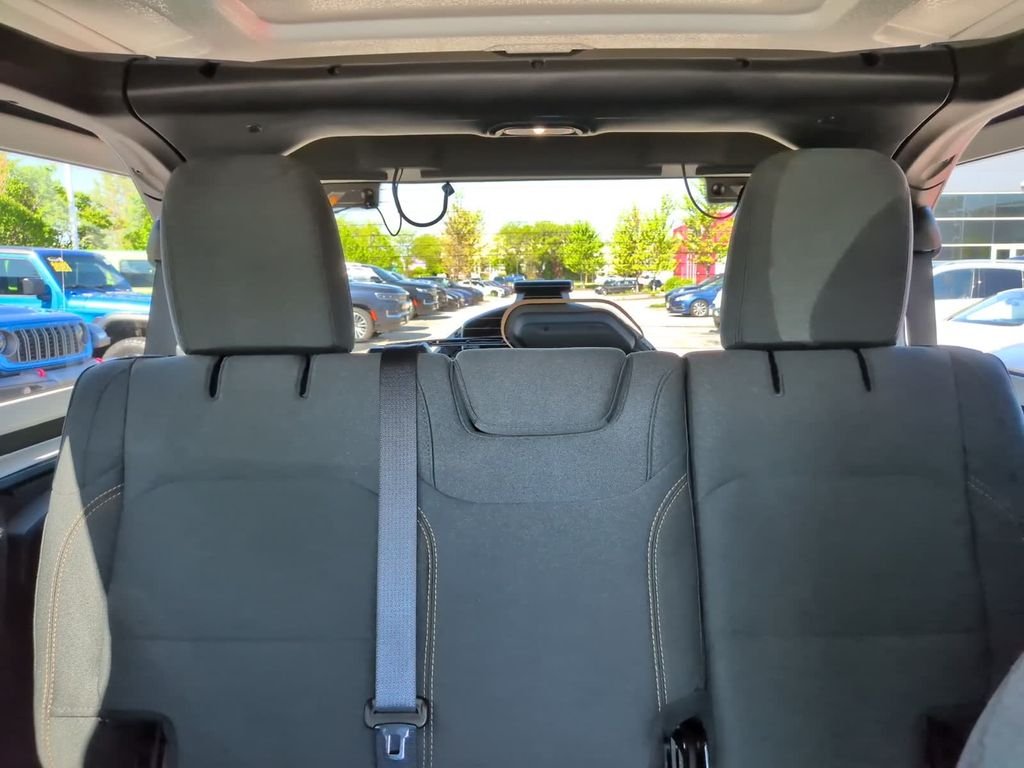 Used 2024 Gray Jeep Sahara image 27