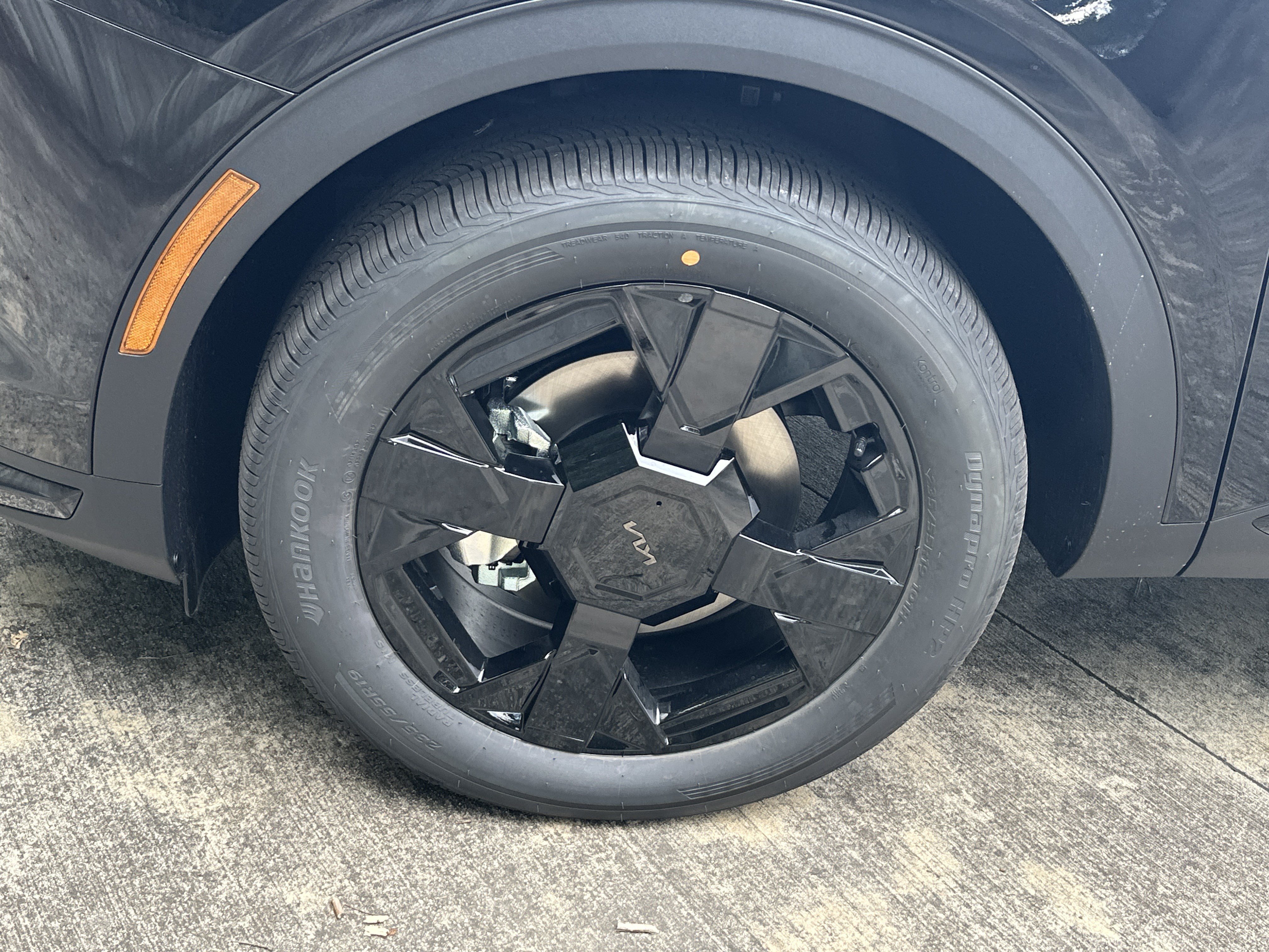 New 2027 Fusion Black Kia X-Line image 12