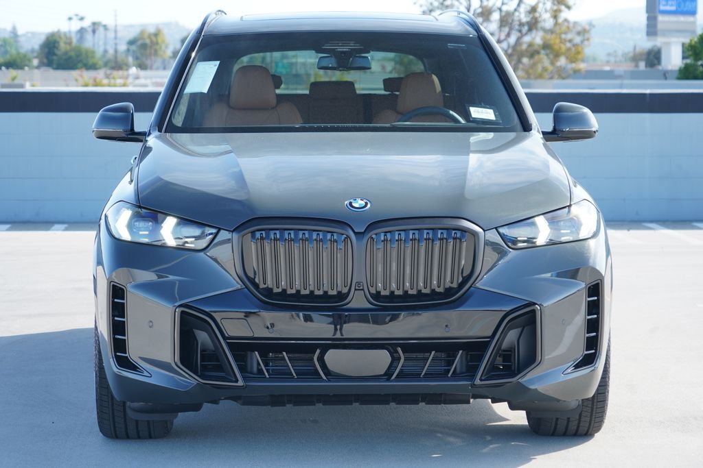 New 2026 Dravit Grey Metallic BMW xDrive50e image 2