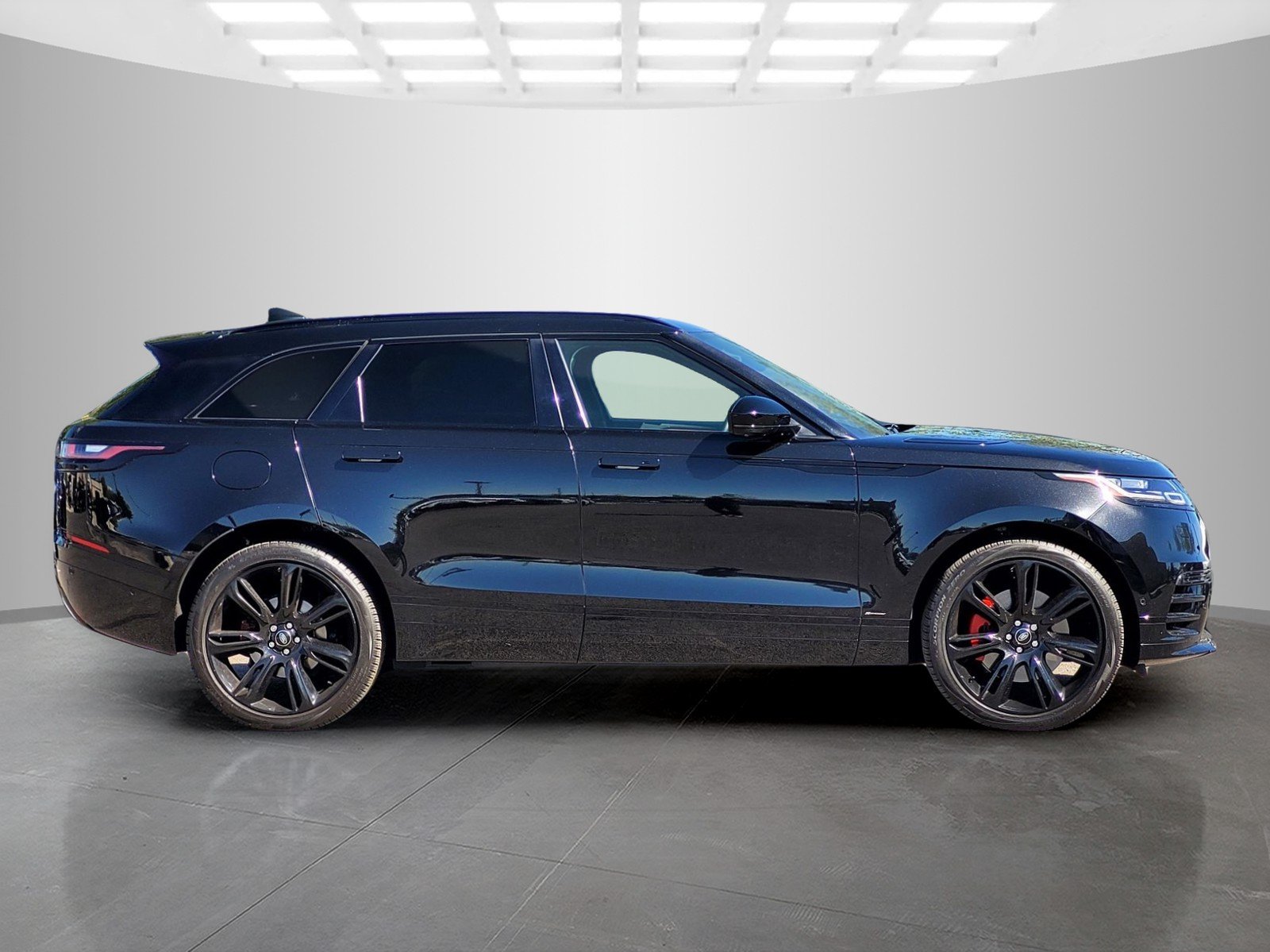 Used 2021 Black Land Rover R-Dynamic HSE image 7