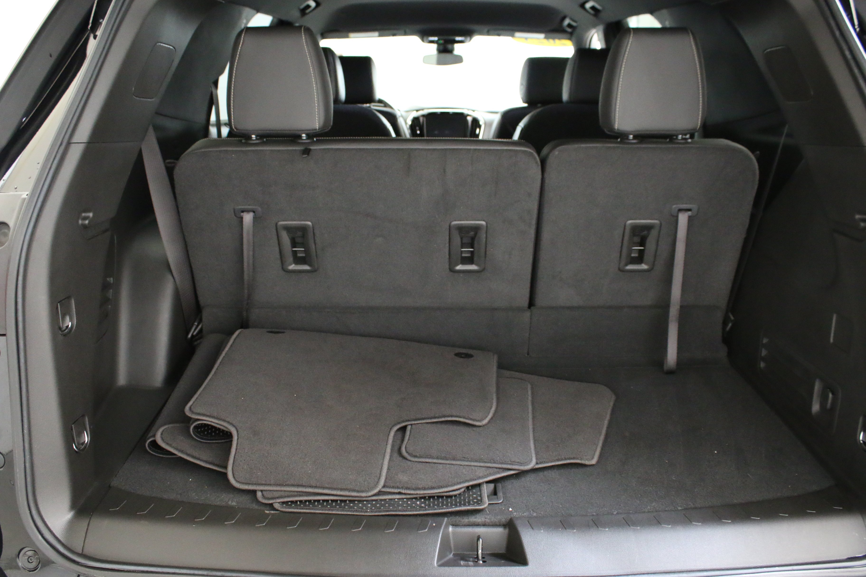 Used 2023 Mosaic Black Metallic Chevrolet LT Leather image 27