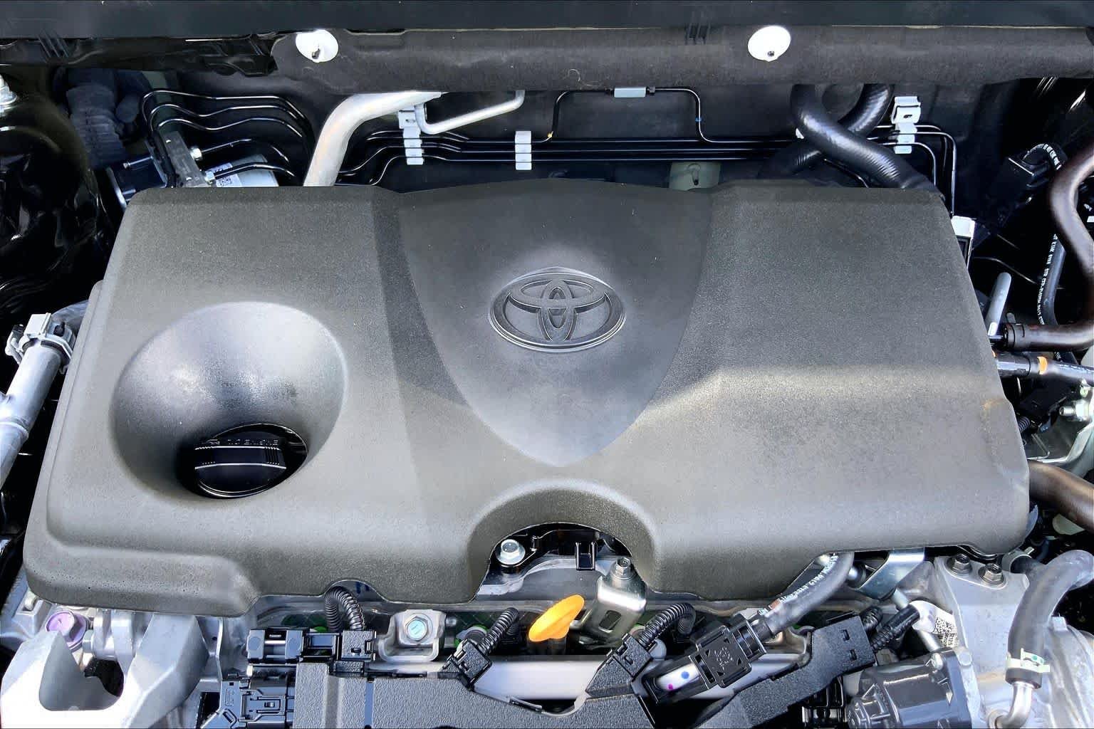 Used 2025 Midnight Black Metallic Toyota XLE image 32