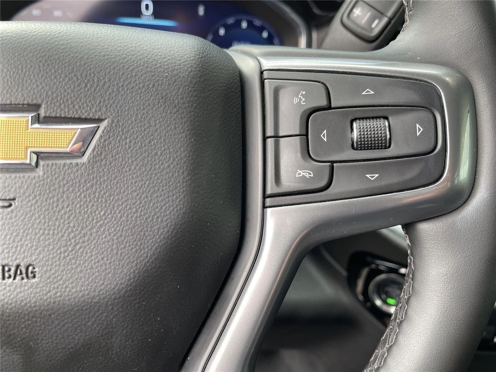 Used 2025 Sterling Gray Metallic Chevrolet LT image 26