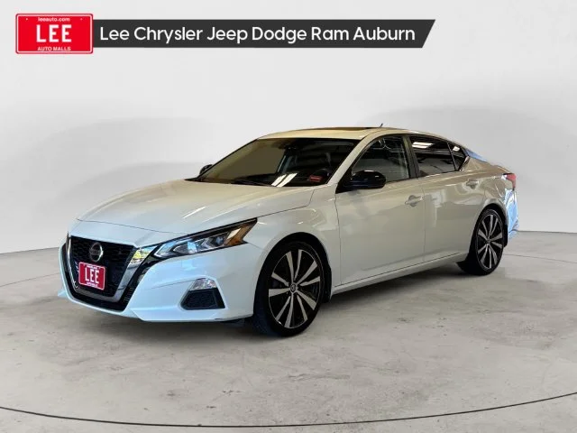 Used 2020 White Nissan 2.0 SR image 1