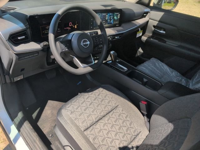 New 2026 Aspen White TriCoat / Super Black Two-tone Nissan SV image 11