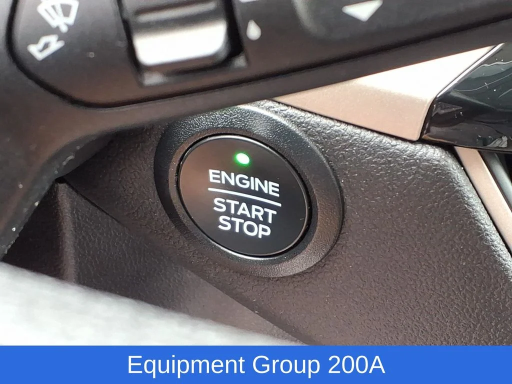 Used 2022 White Ford SE image 9