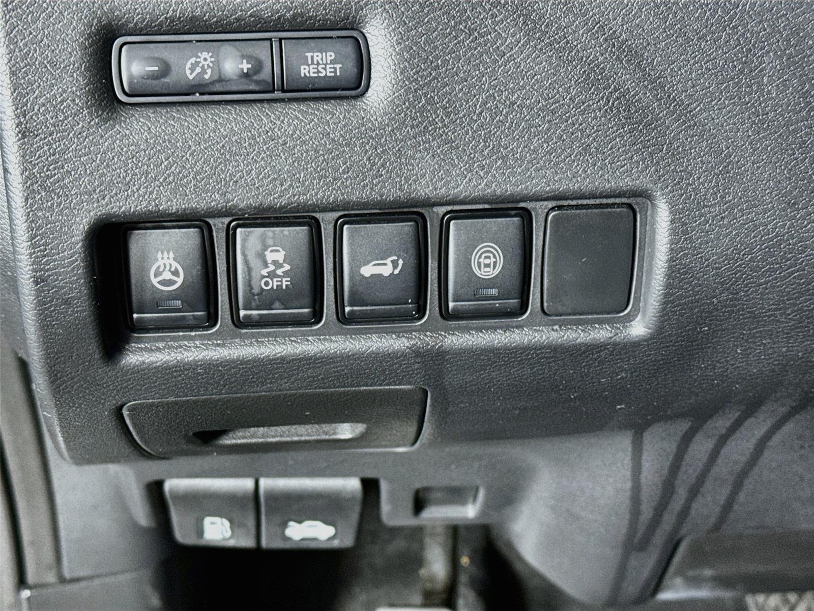 Used 2023 Gun Metallic Nissan Platinum image 10