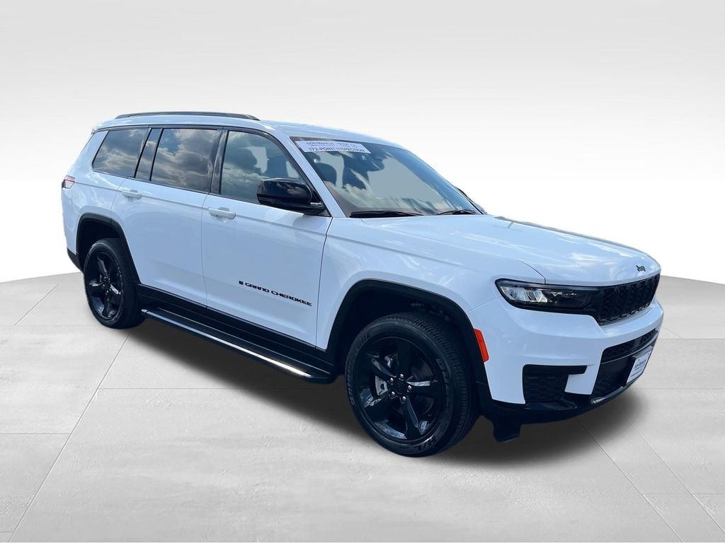 Used 2024 White Jeep Altitude image 7