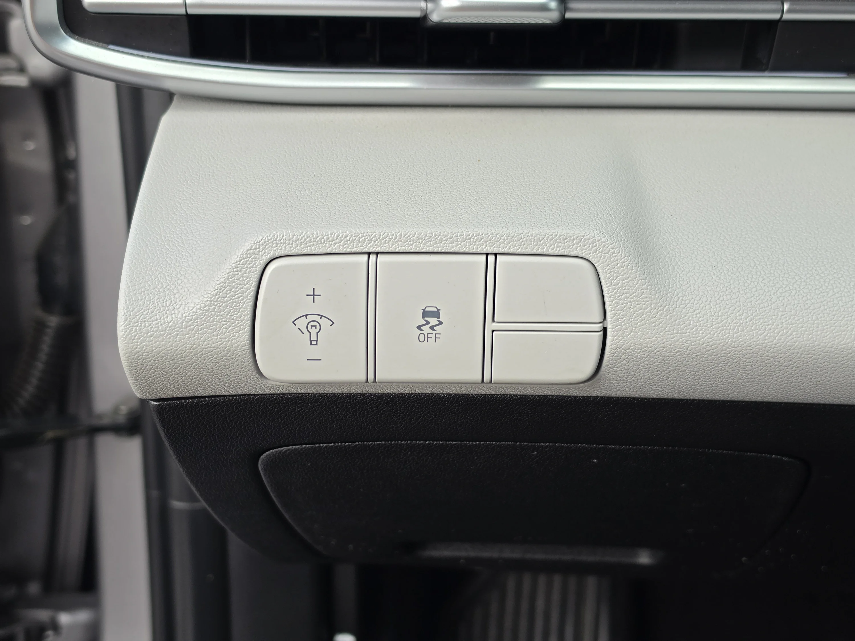 Used 2025 Fluid Metal Hyundai Limited image 30