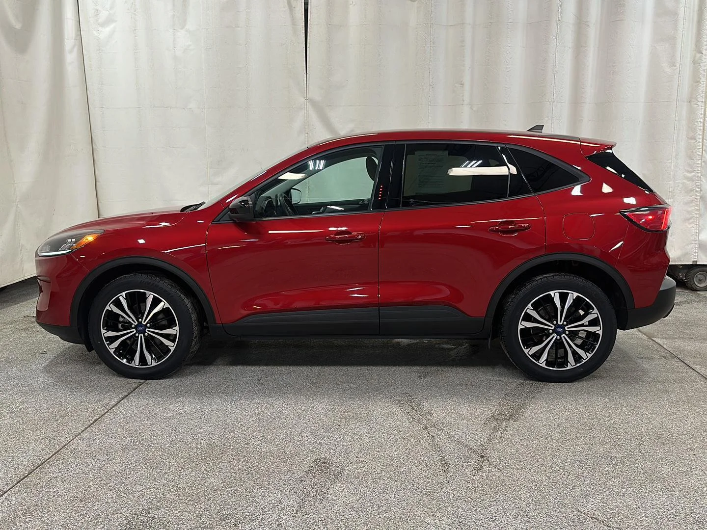 Used 2021 Ford Escape SE with VIN 1FMCU9BZ4MUB13994 for sale in Waconia, Minnesota