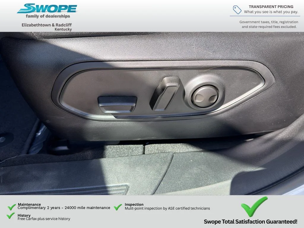 New 2026 Bright White Clear-Coat Exterior Paint Jeep Laredo image 16
