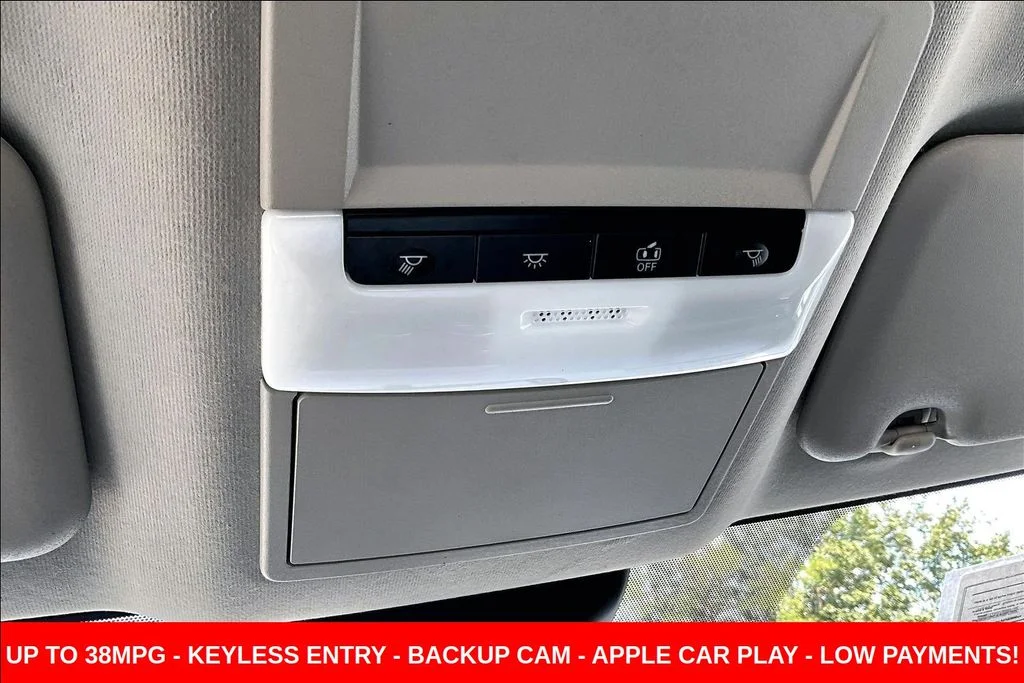 Used 2022 White Nissan S image 18