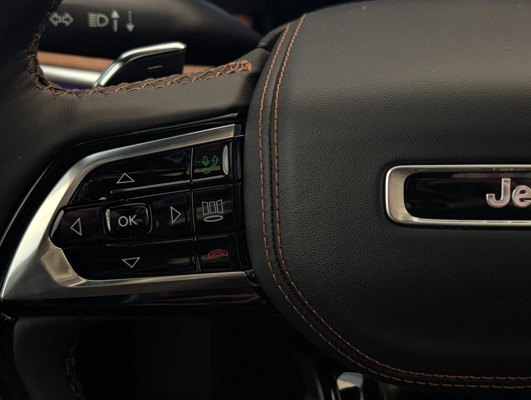 New 2026 Grey Jeep Summit - - 4x4 - Advanced ProTech Group IV - Palermo Leather Seats - Head-Up Display & More! image 18