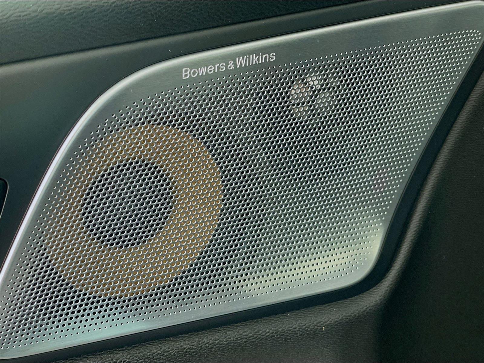 Used 2019 Pebble Grey Metallic Volvo R-Design image 22