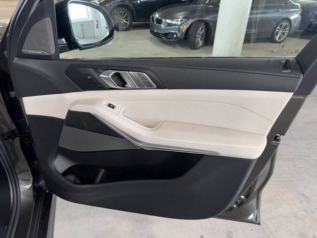 New 2027 Manhattan Green Metallic BMW xDrive40i image 8
