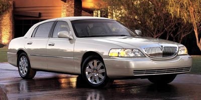 Used 2005 Gold Lincoln Signature image 1