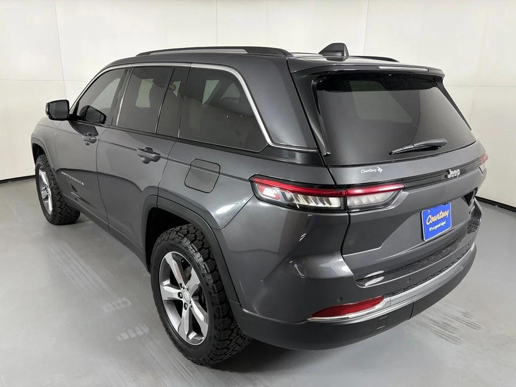 Used 2022 Gray Jeep Limited image 6