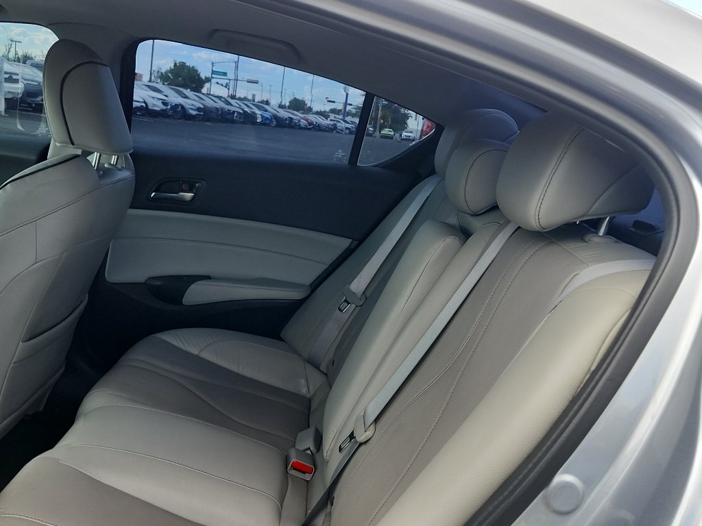Used 2020 Lunar Silver Metallic Acura w/Technology Pkg image 12