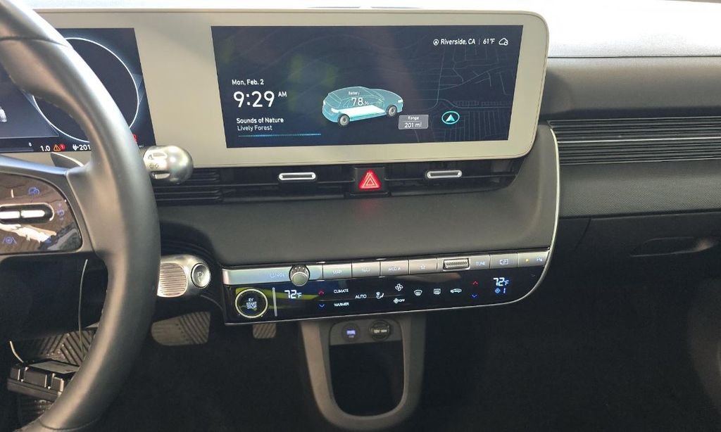 Used 2024 White Hyundai SEL image 10